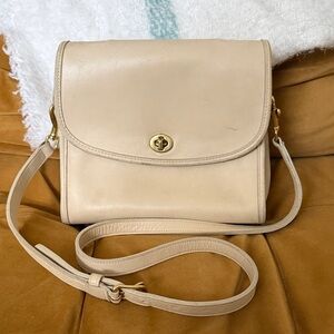 Vintage Coach 1997 Elegant Cream Leather Shoulder Bag crossbody Manor